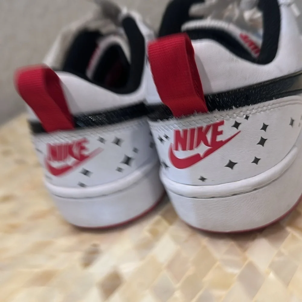 Nike Court Borough Low 2 SE Grade School 'White Very Berry'  size 6 y